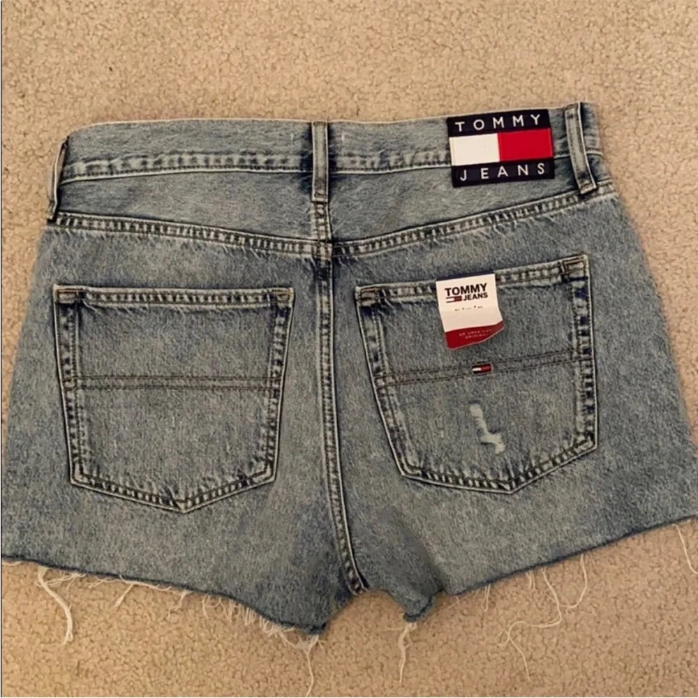 NWT—-Tommy Hilfiger Light Blue Jean Shorts - Picture 4 of 7